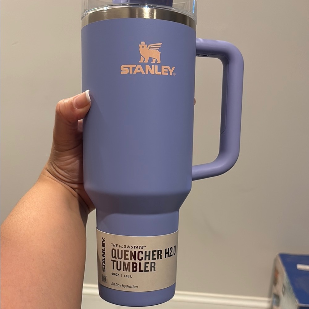 New Stanley Quencher H2.0 Tumbler in Hydrangea 40 oz